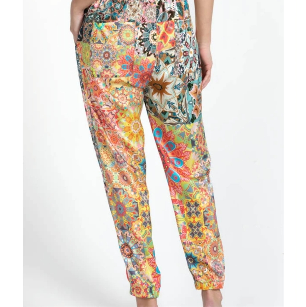 Brand new w Tags Elsie Luxurious Silk Spendex Joggers. S